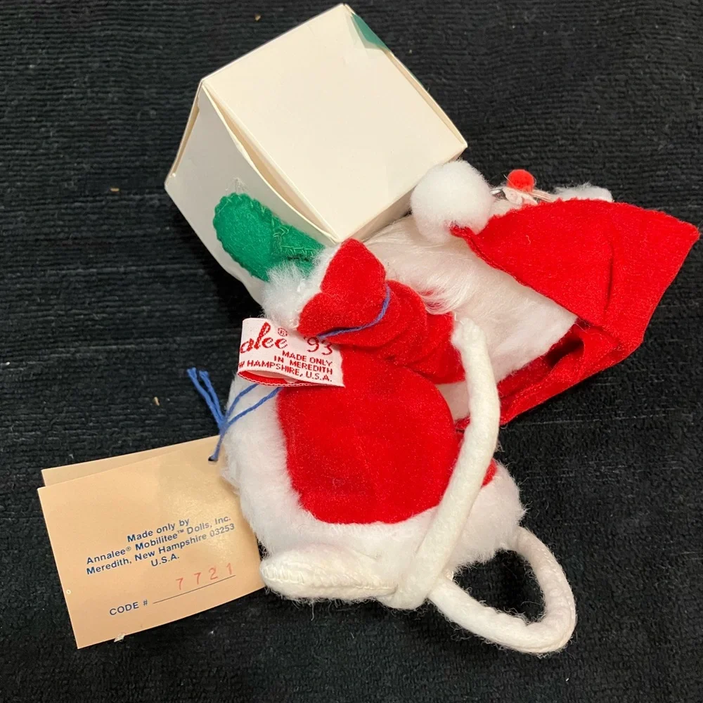 Vintage Annalee 1993 Santa Mouse w/ Gift –Hang Tag Attached